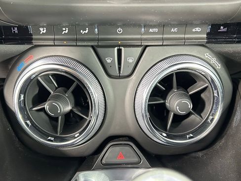 Used 2021 Chevrolet Camaro LT w/ Technology Package image 17