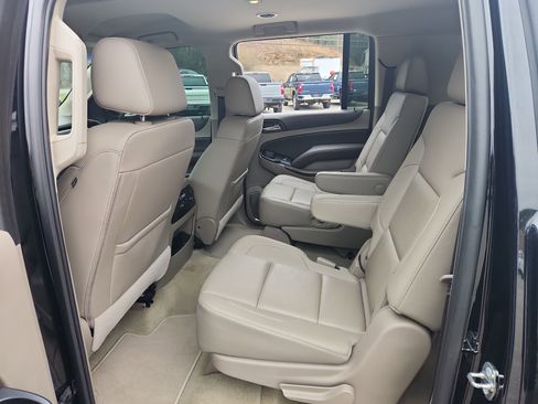 Used 2018 Chevrolet Suburban LT image 43