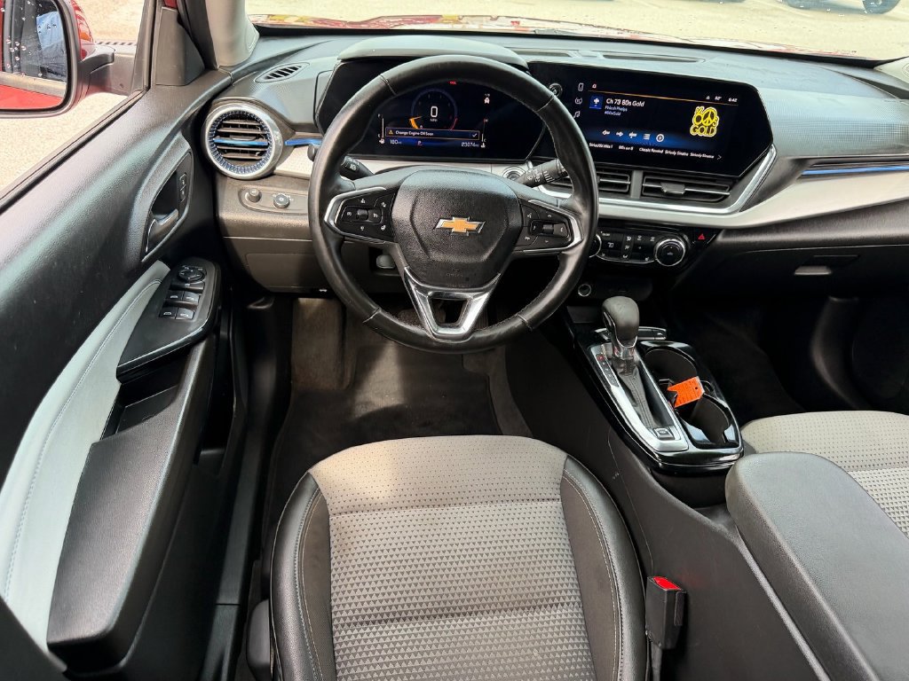 Used 2024 Chevrolet Trax LT w/ Driver Confidence Package FWD image 12
