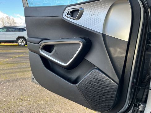 Used 2025 Kia Soul LX w/ LX Technology Package image 18