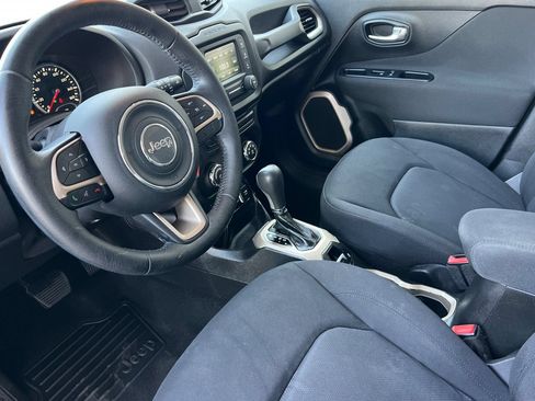 Used 2015 Jeep Renegade Latitude FWD image 11