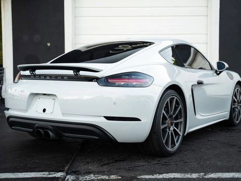 Used 2019 Porsche 718 Cayman w/ Sport Chrono Package RWD image 4