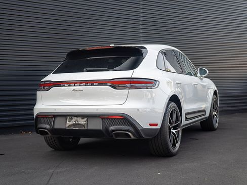 Certified 2025 Porsche Macan image 28