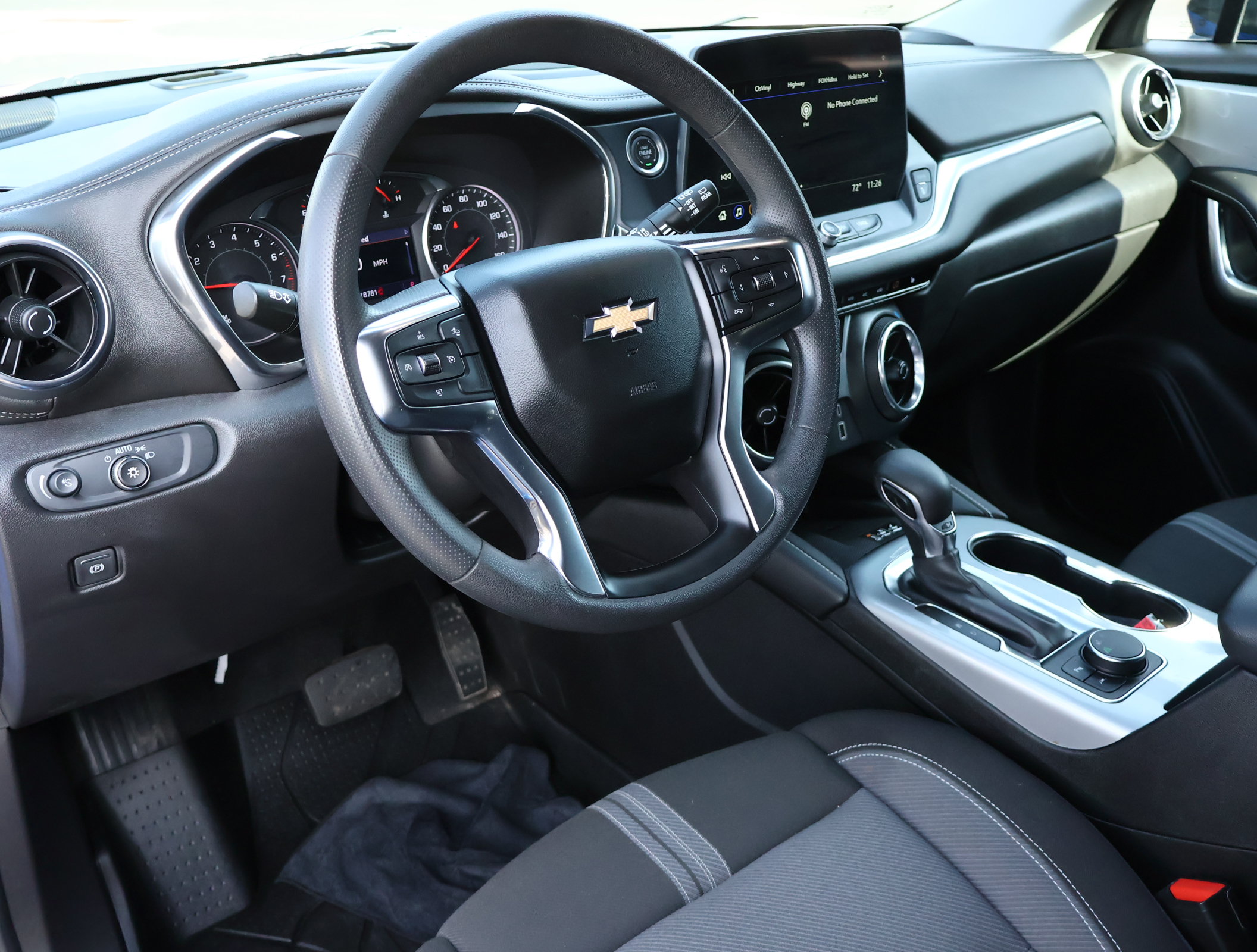 Used 2024 Chevrolet Blazer LT w/ Convenience Package FWD image 3