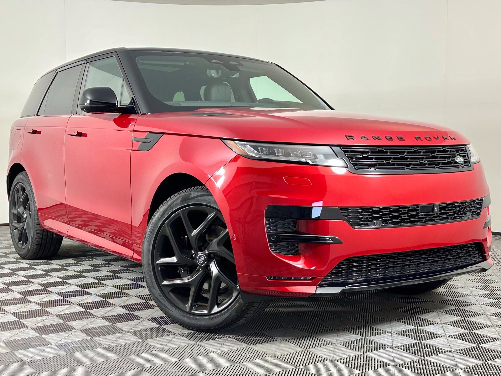 Used 2025 Land Rover Range Rover Sport Dynamic SE AWD/4WD image 1