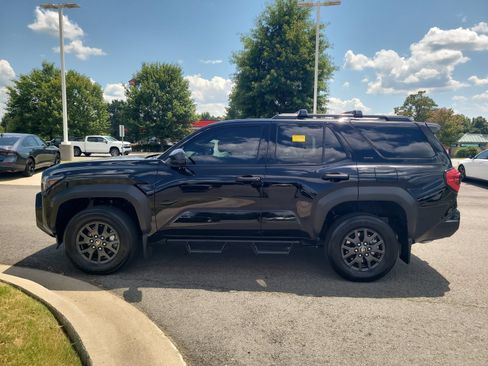 Used 2025 Toyota 4Runner SR5 AWD/4WD image 6