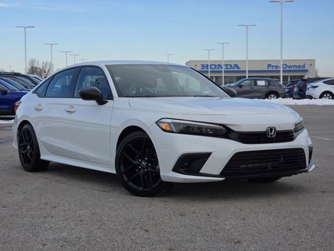 Used 2023 Honda Civic Sport image 2