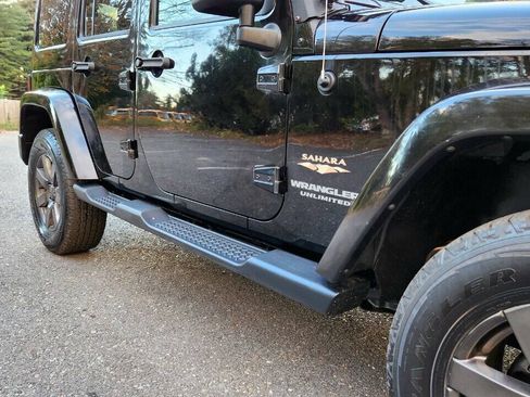 Used 2015 Jeep Wrangler Unlimited Sahara AWD/4WD image 21