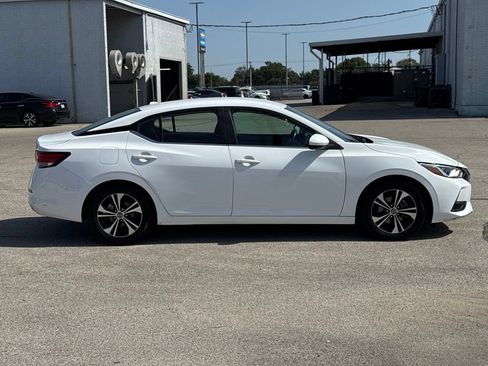 Used 2022 Nissan Sentra SV FWD image 2