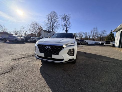 Used 2019 Hyundai Santa Fe SE FWD image 2
