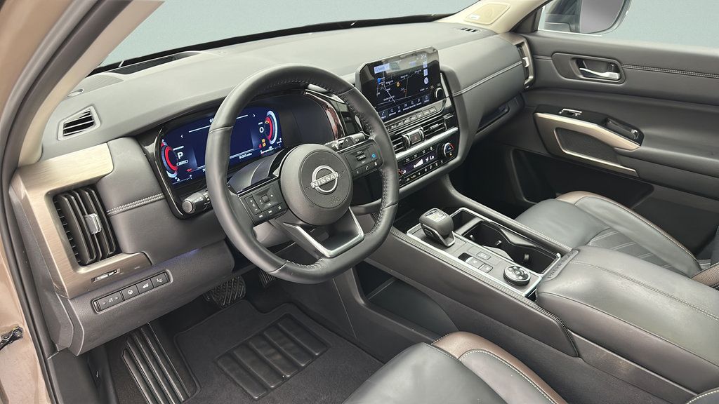 Used 2024 Nissan Pathfinder Platinum AWD/4WD image 13