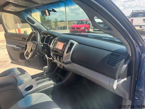 Used 2015 Toyota Tacoma PreRunner image 28
