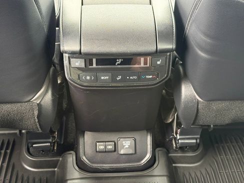 Used 2023 Toyota Highlander Platinum AWD/4WD image 36