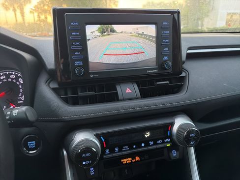 Used 2022 Toyota RAV4 XLE w/ Convenience Package image 11