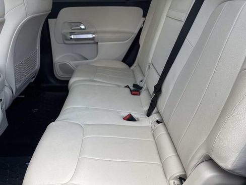 Used 2022 Mercedes-Benz GLB 250 4MATIC image 14