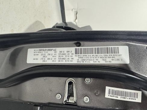 Used 2015 RAM 1500 Express RWD image 39