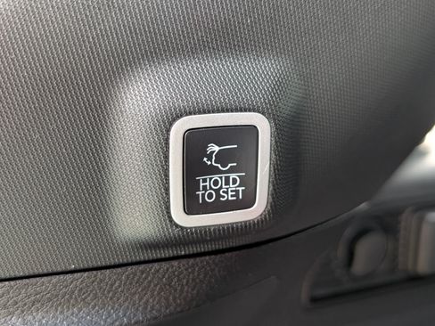 Used 2025 Jeep Grand Cherokee Altitude AWD/4WD image 13