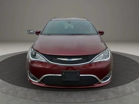 Used 2020 Chrysler Pacifica Touring-L FWD image 7