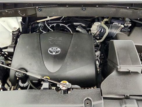 Used 2019 Toyota Highlander XLE AWD/4WD image 29