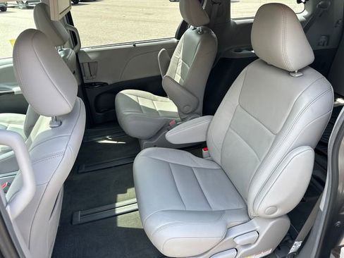 Used 2017 Toyota Sienna XLE Premium AWD/4WD image 19