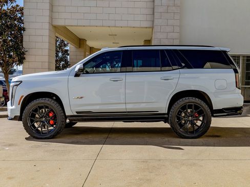 Used 2026 Cadillac Escalade V AWD/4WD image 6