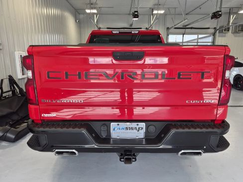 Used 2019 Chevrolet Silverado 1500 Custom Trail Boss w/ Custom Convenience Package AWD/4WD image 4