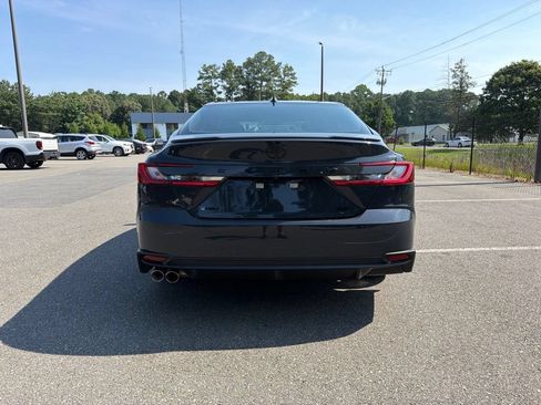Used 2025 Toyota Camry SE w/ Convenience Package FWD image 6