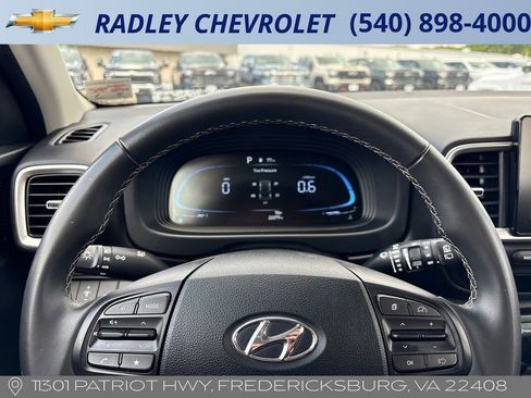 Used 2025 Hyundai Venue SEL FWD image 6