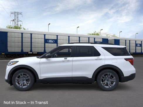 New 2026 Ford Explorer Active AWD/4WD image 4