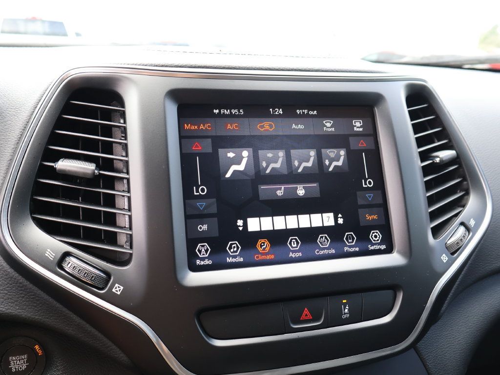 Used 2022 Jeep Cherokee Latitude Lux AWD/4WD image 32