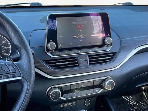 Used 2024 Nissan Altima 2.5 SV image 10