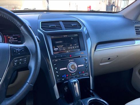 Used 2016 Ford Explorer Limited image 7