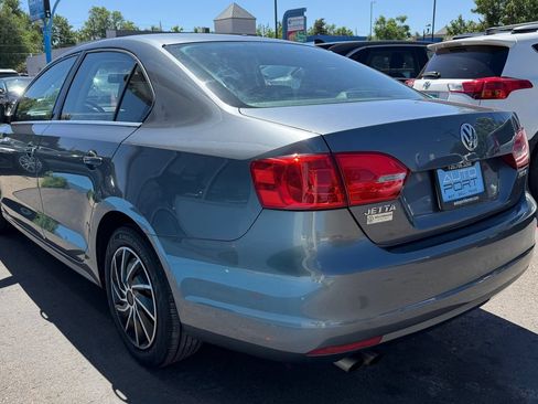 Used 2013 Volkswagen Jetta SE FWD image 4