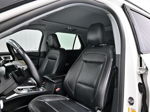 Used 2021 Ford Explorer XLT w/ Equipment Group 202A AWD/4WD image 6