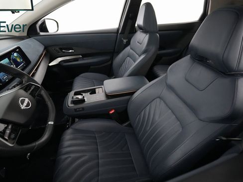 Used 2024 Nissan Ariya Platinum + image 7