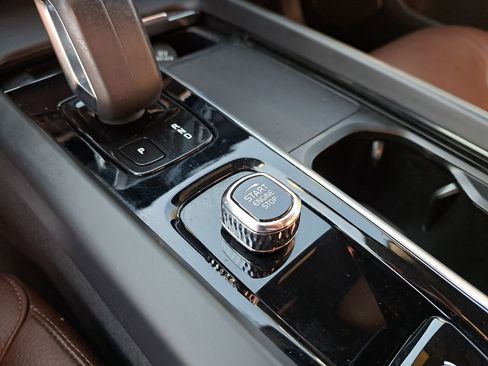 Used 2022 Volvo XC60 B5 Momentum w/ Advanced Package image 29