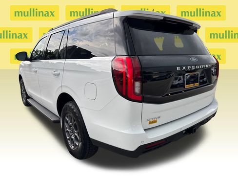 Used 2025 Ford Expedition Active RWD image 9