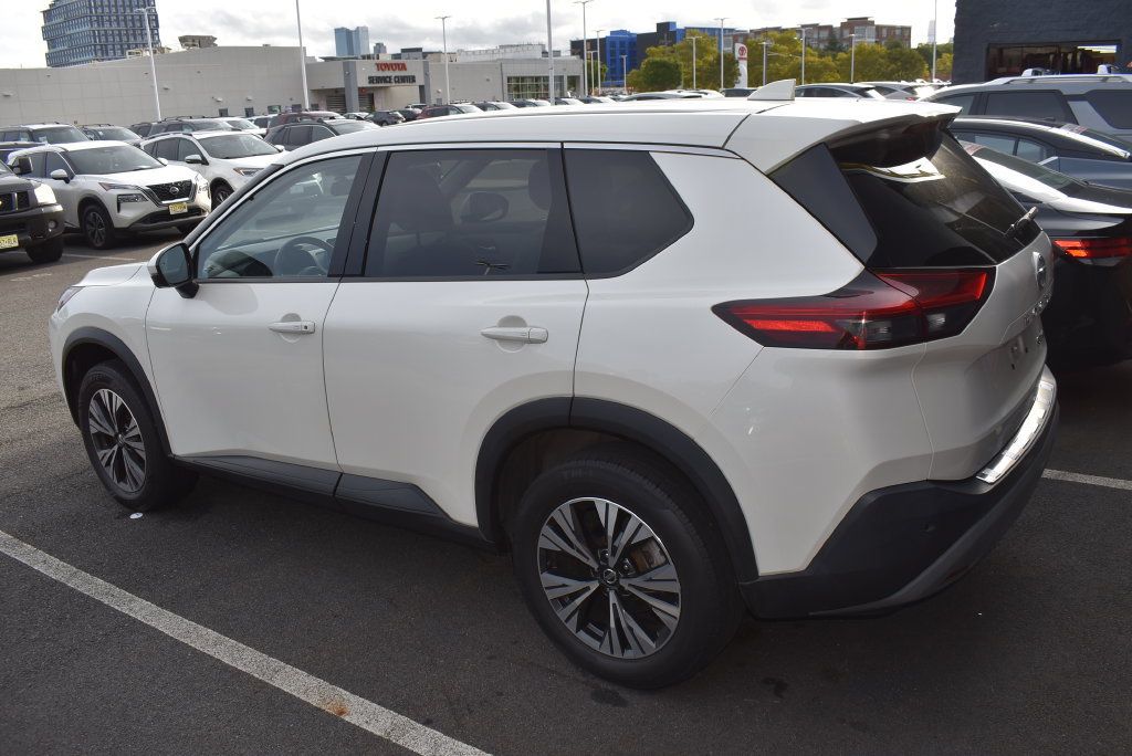 Used 2021 Nissan Rogue SV AWD/4WD image 3