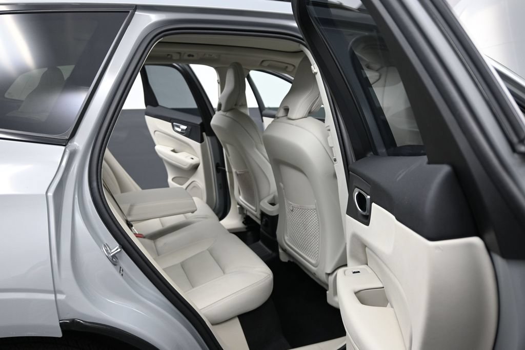 Used 2025 Volvo XC60 T8 Ultra w/ Protection Package Premier AWD/4WD image 16