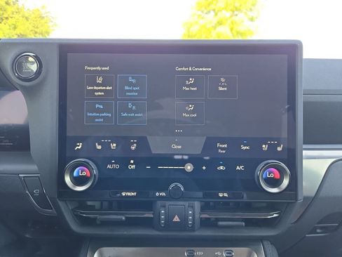 Used 2024 Lexus GX 550 w/ Accessory Package (31) AWD/4WD image 28