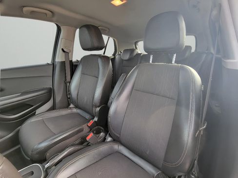 Used 2021 Chevrolet Trax LT w/ LT Convenience Package AWD/4WD image 11