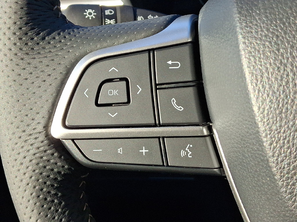 Used 2026 Toyota Sienna Limited FWD image 25