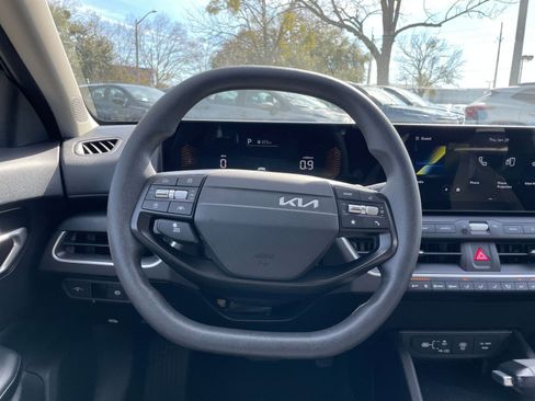 Used 2025 Kia K4 LXS FWD image 27