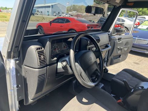 Used 2003 Jeep Wrangler X AWD/4WD image 19