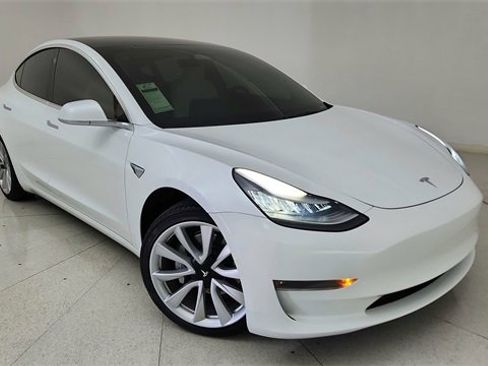 Used 2019 Tesla Model 3 Standard Range Plus image 1