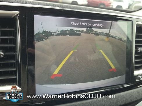 Used 2023 Chrysler Pacifica Touring-L FWD image 22