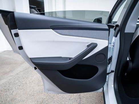 Used 2026 Tesla Model Y 2WD image 20