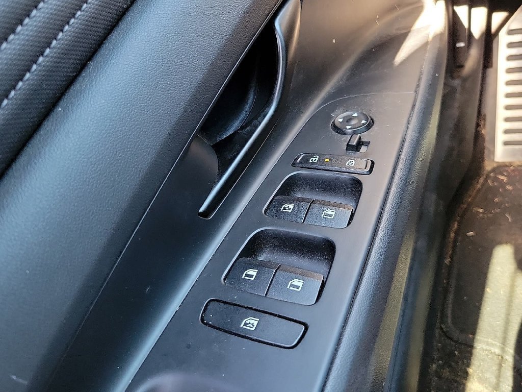 Used 2025 Hyundai Elantra Sport FWD image 14