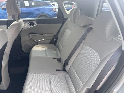Used 2025 Kia Soul LX w/ LX Technology Package FWD image 14