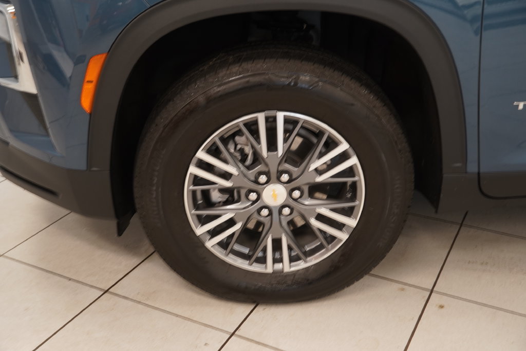 Used 2026 Chevrolet Traverse LT w/ Driver Confidence Package FWD image 16